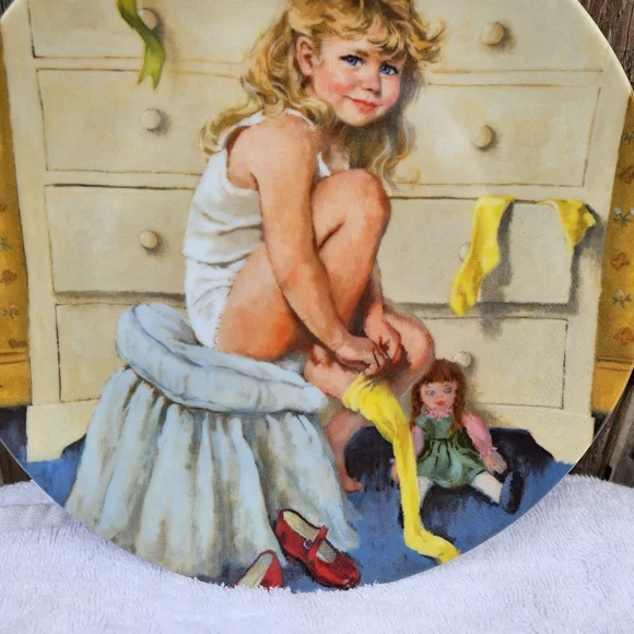 Getting Dressed Decorative Plate with Girl and Doll  1985 - Picture 10 of 15